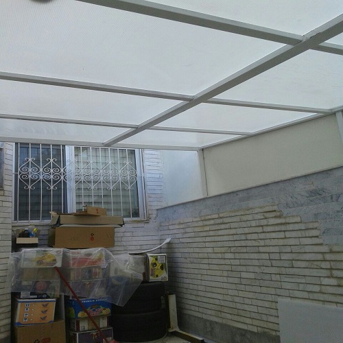 سقف پلی‌کربنات حیاط خلوت